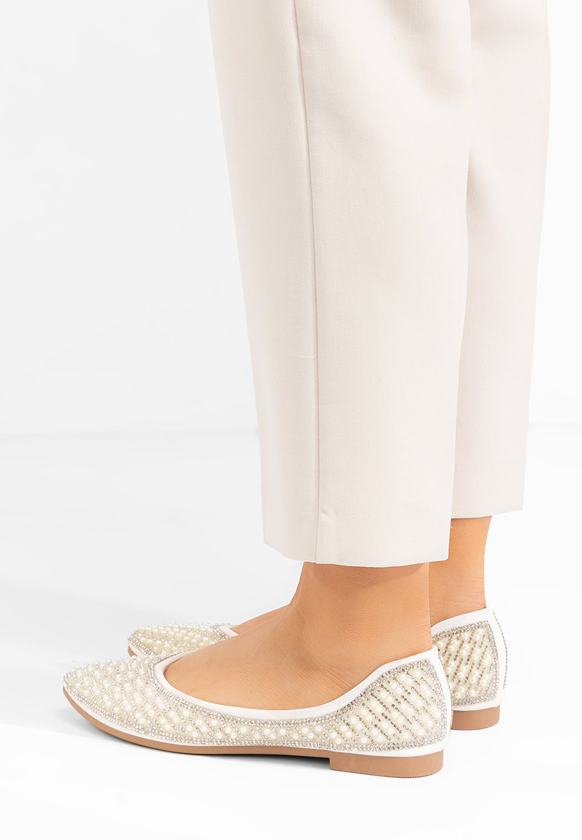 Białe eleganckie baleriny Charity