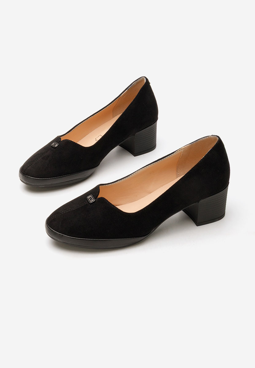 Czarne czółenka na słupku Jinny