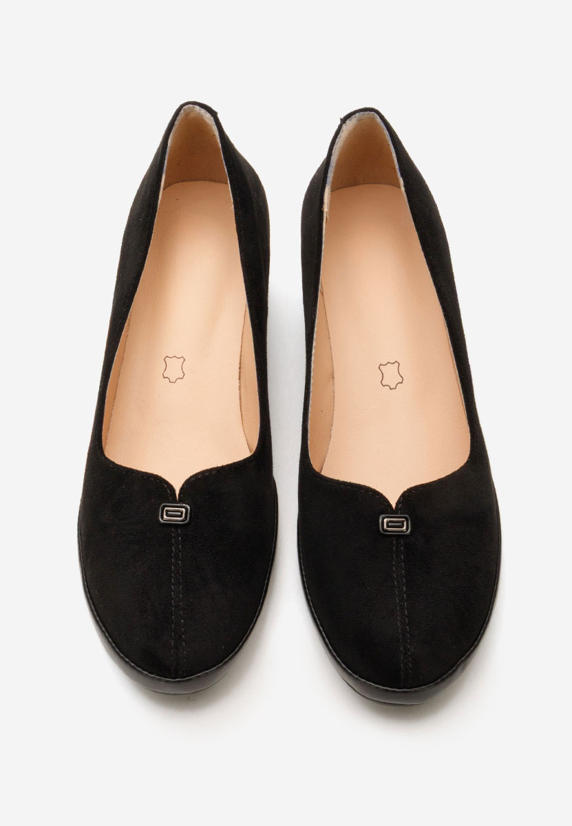 Czarne czółenka na słupku Jinny