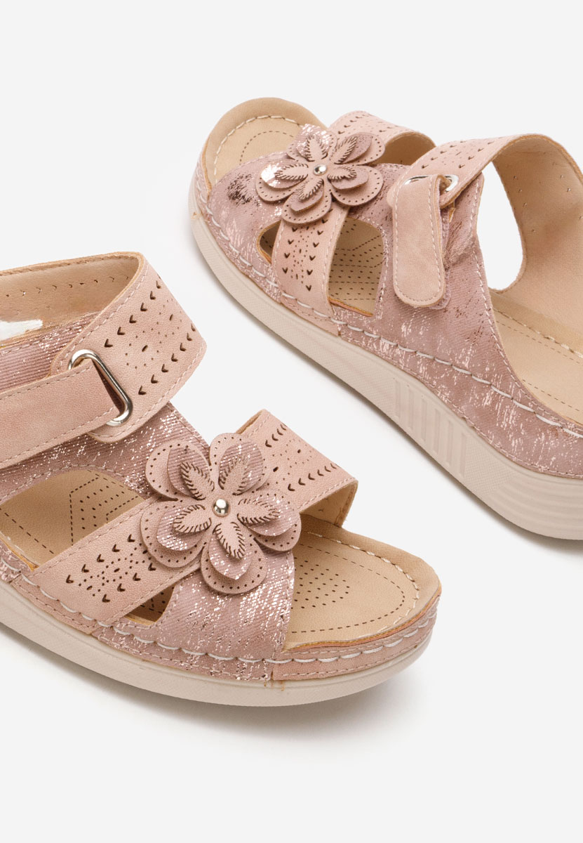 Różowe klapki na koturnie Violette