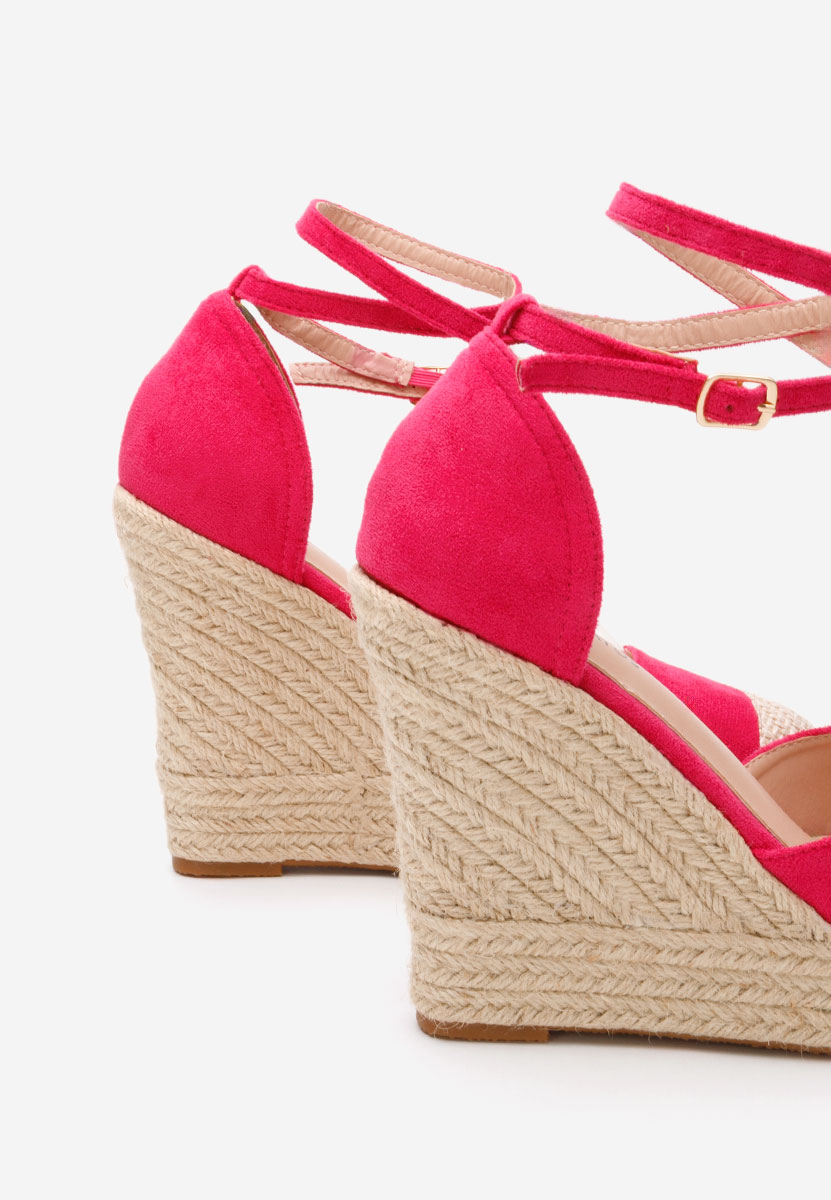 Fuksjowe sandały na koturnie Saniza V3