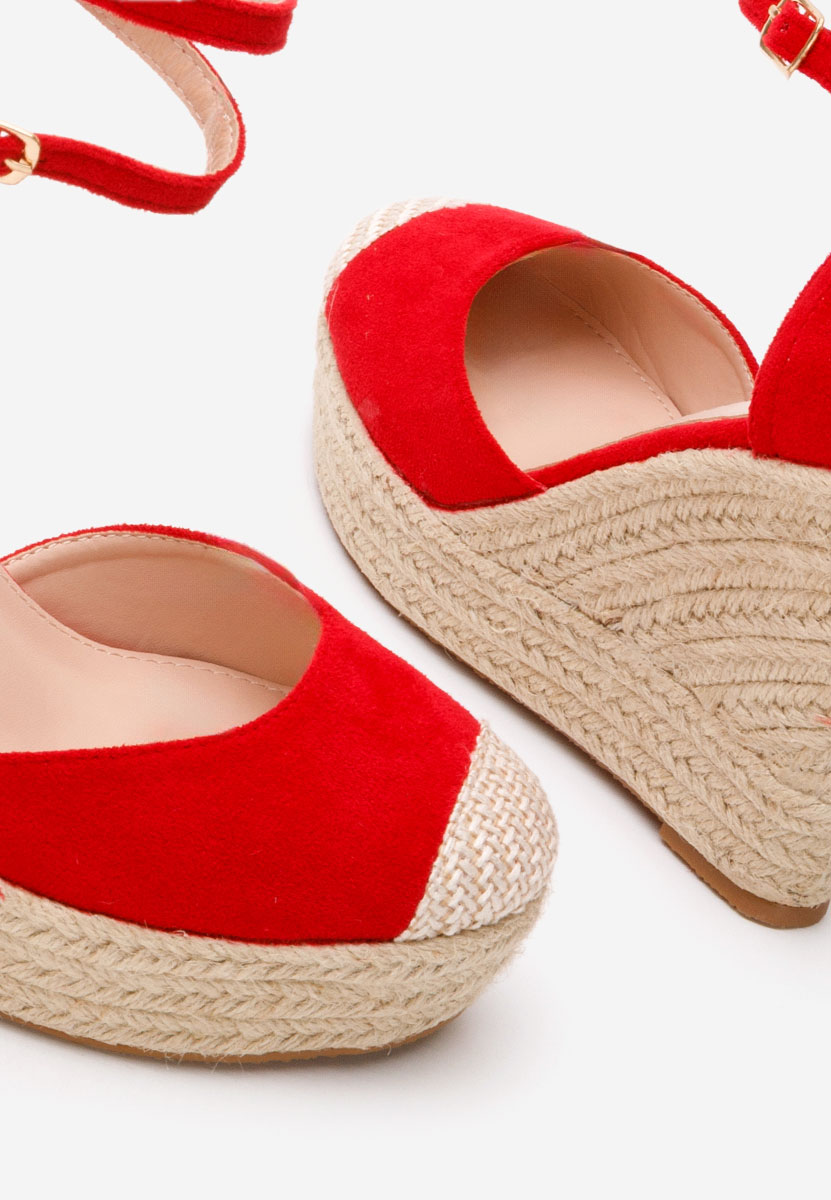 Czerwone sandały na koturnie Saniza V3