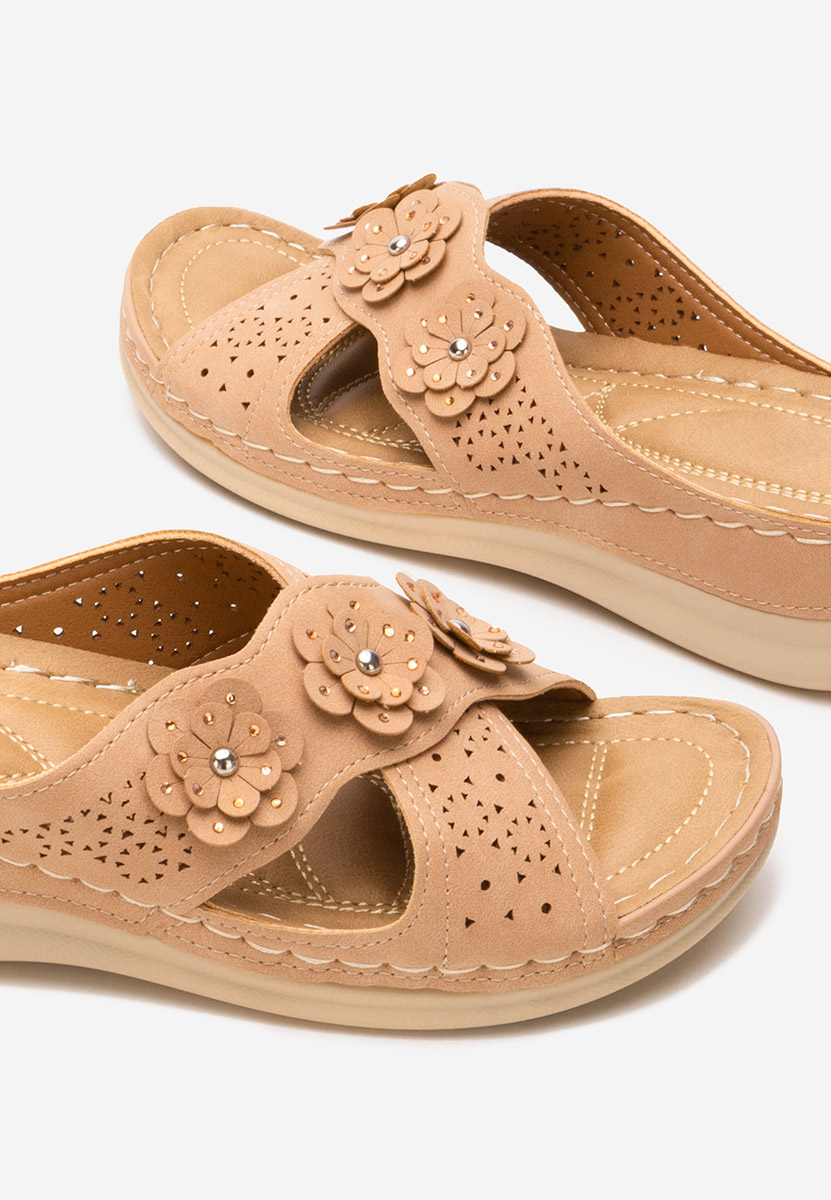 Khaki klapki na koturnie Clarysa