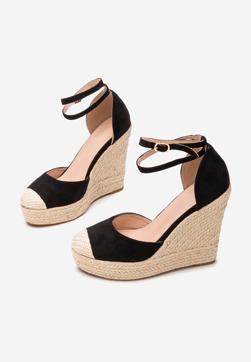 Czarne sandały na koturnie Saniza V3