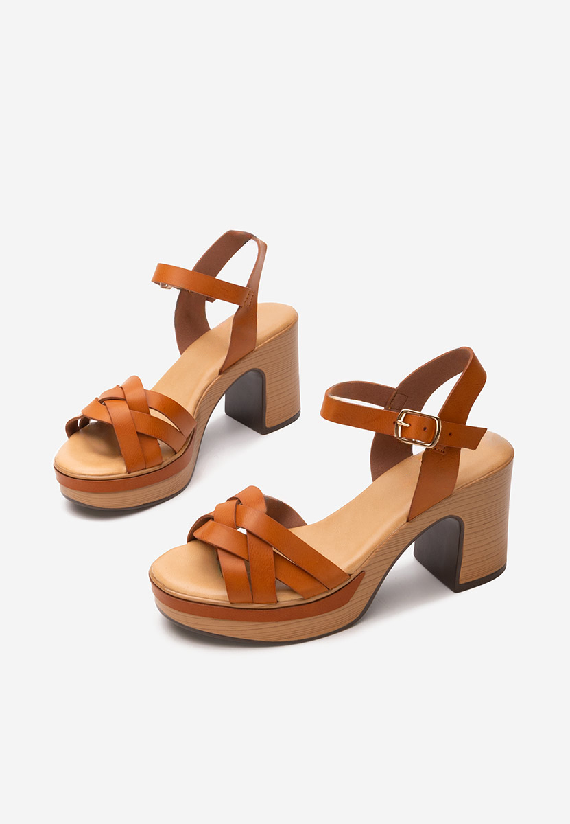 Camelowe sandały na słupku Loisana