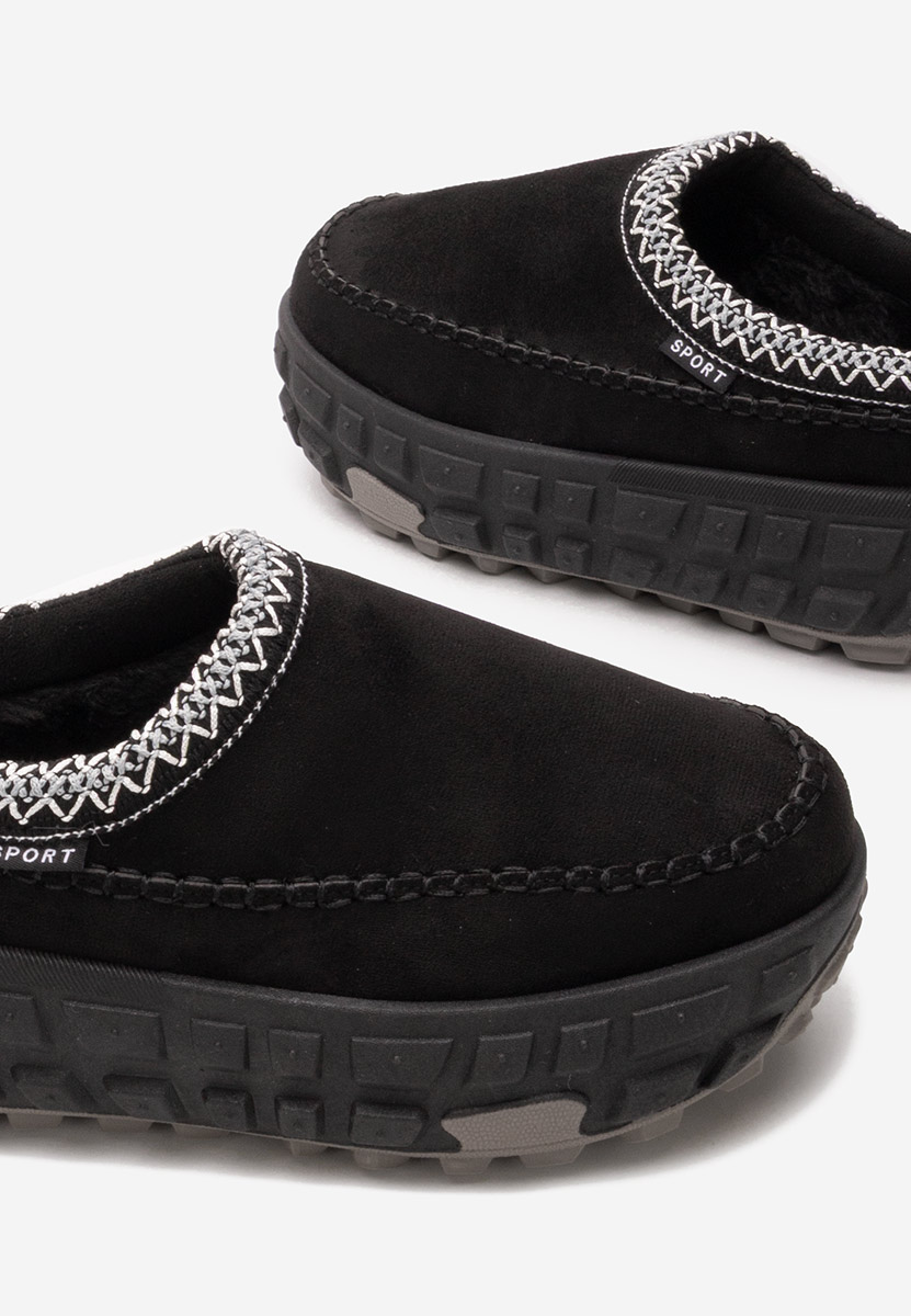 Czarne drewniaki Novela