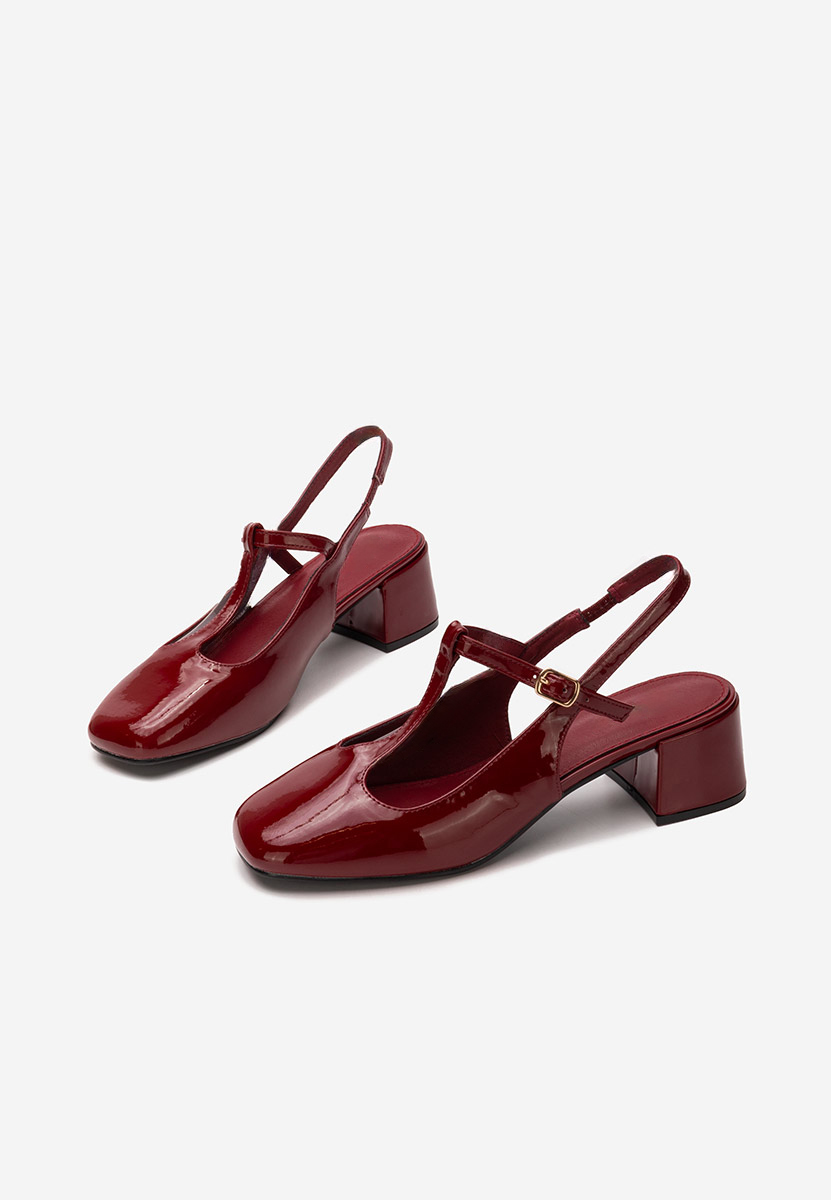 Czerwone czółenka na słupku Beatrina