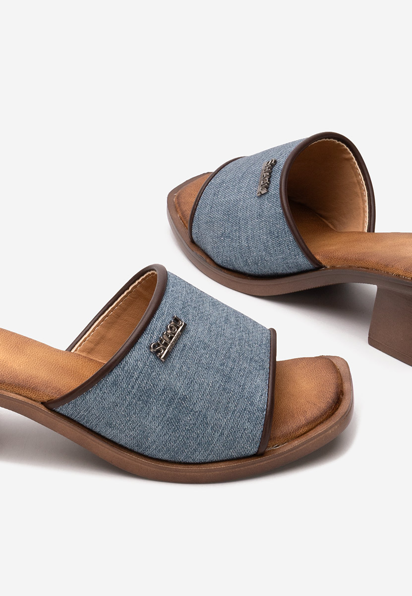 Niebieskie klapki na obcasie Sallica