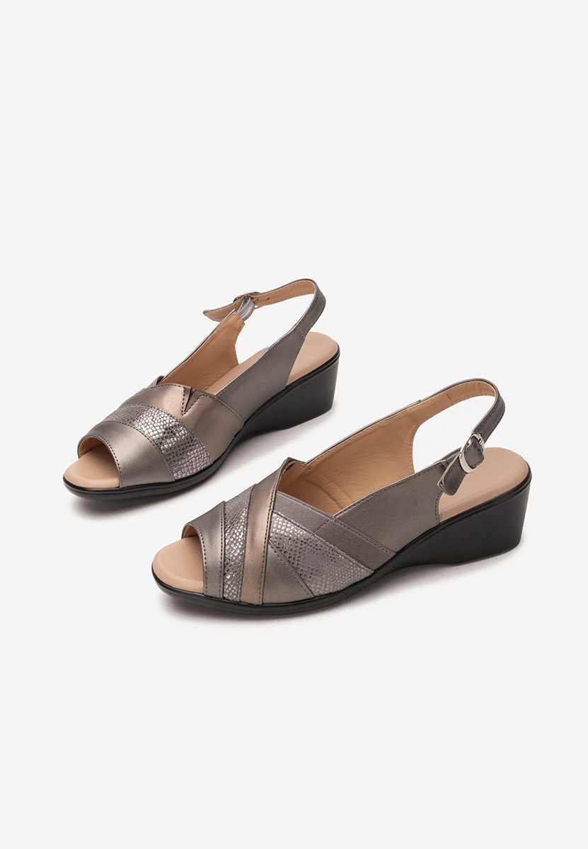 Szare sandały na niskim koturnie Nema
