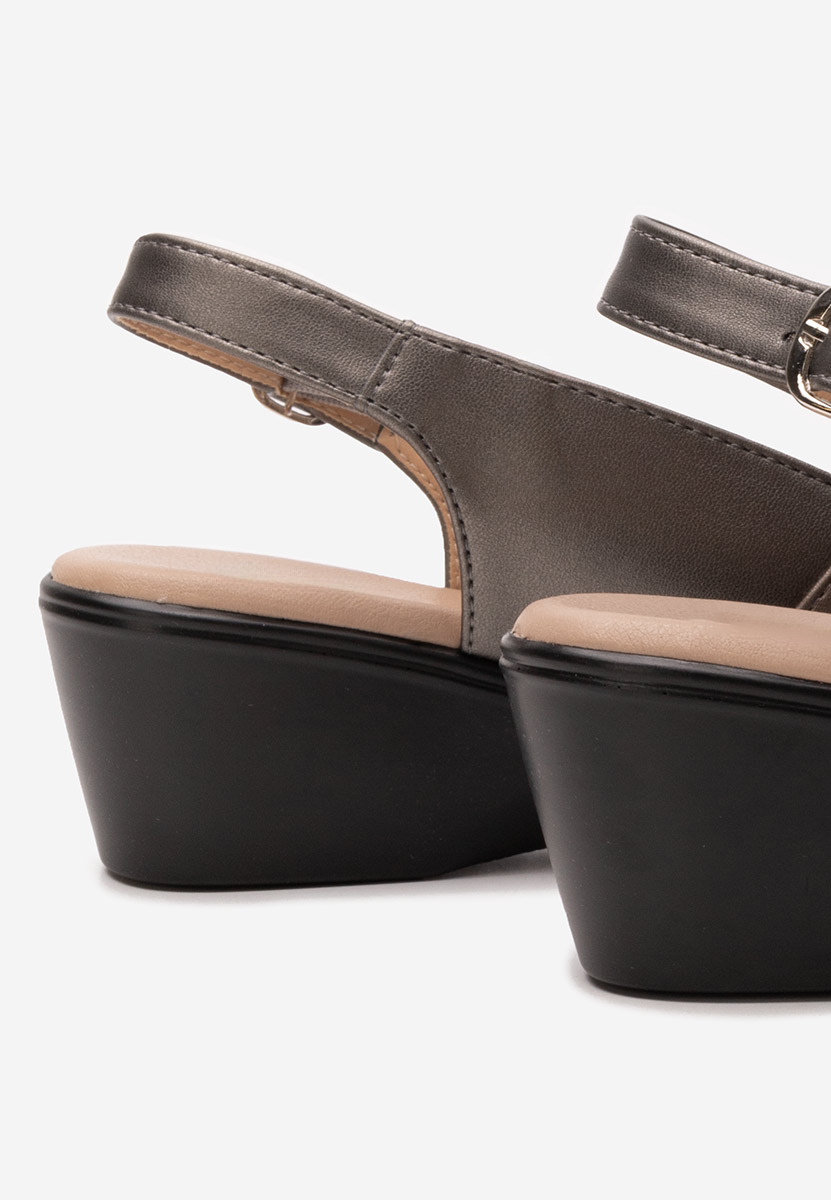 Szare sandały na niskim koturnie Nema