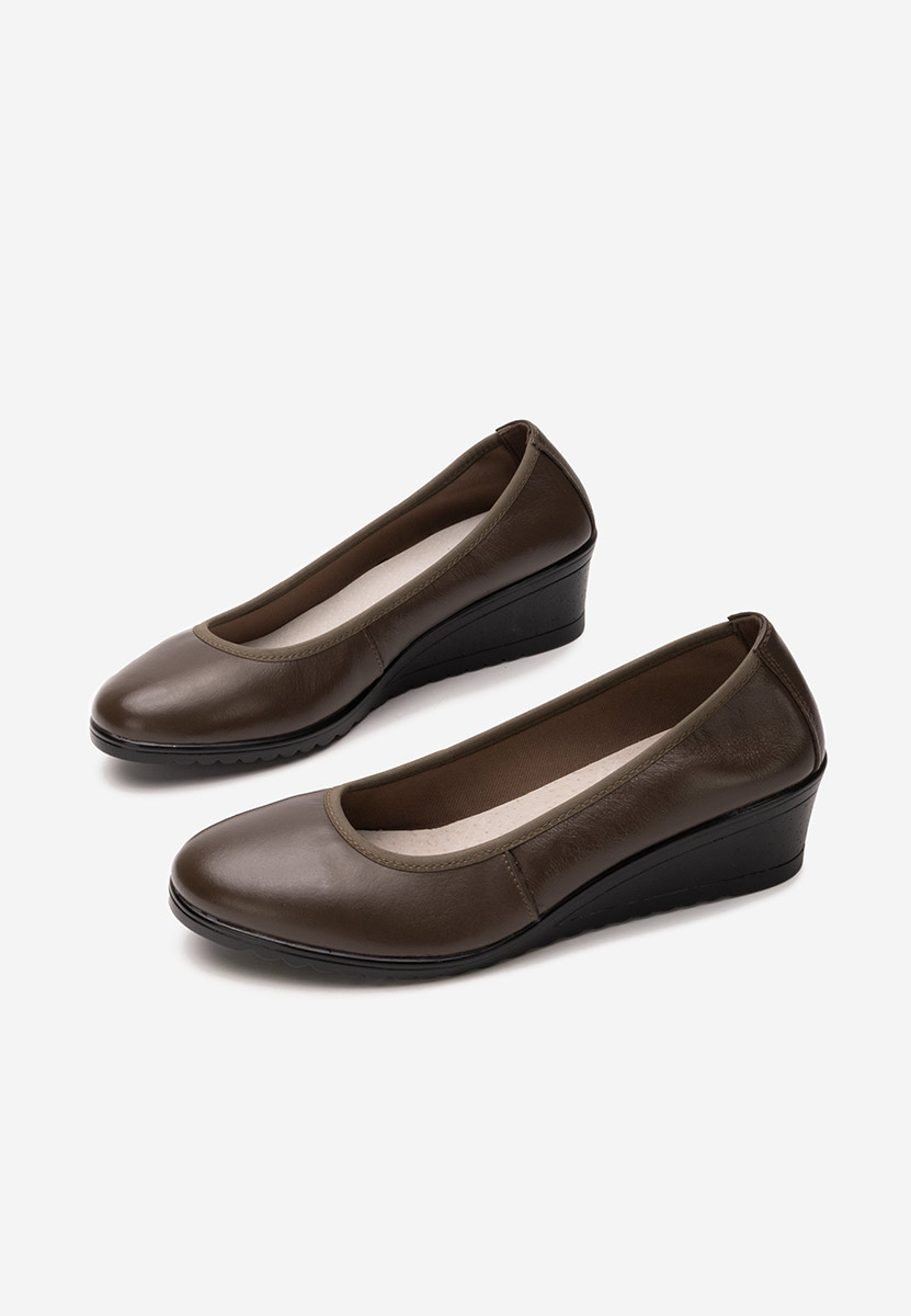 Khaki czółenka na koturnie Josmia