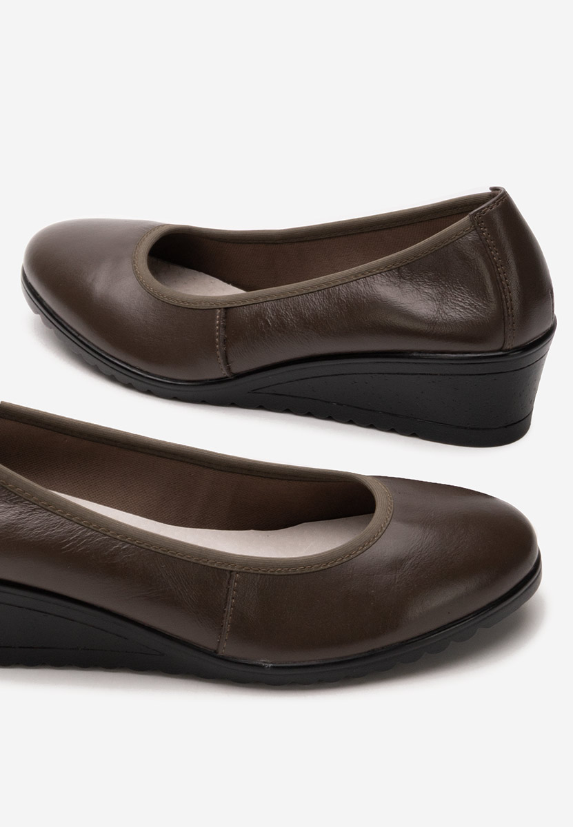 Khaki czółenka na koturnie Josmia