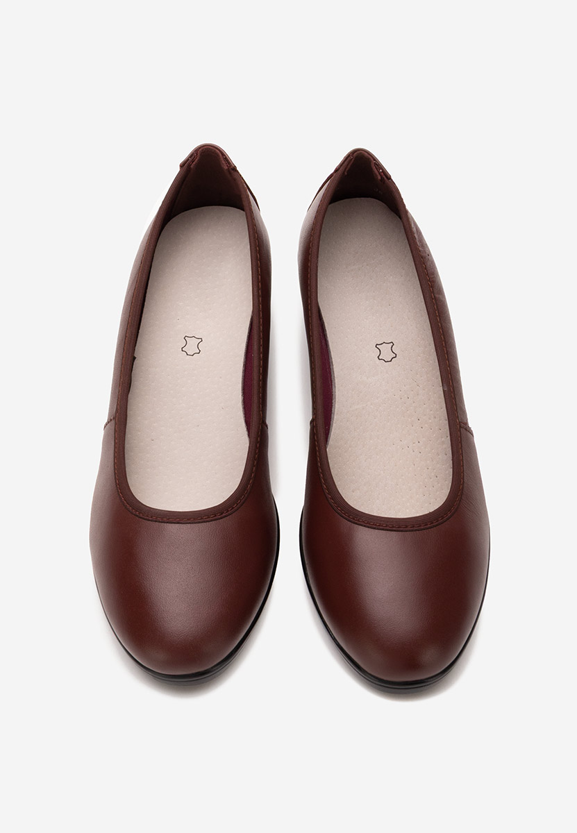 Bordowe czółenka na koturnie Josmia