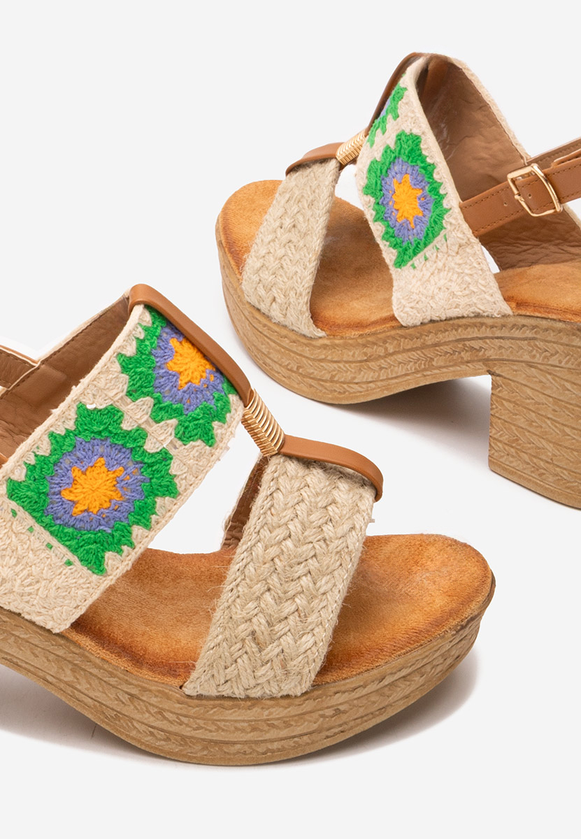 Beżowe sandały na platformie Zeina