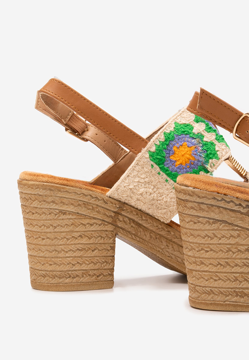 Beżowe sandały na platformie Zeina