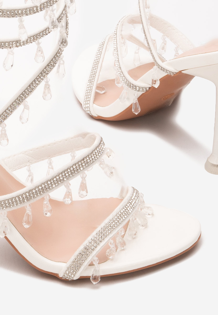 Białe sandały na szpilce Calisa