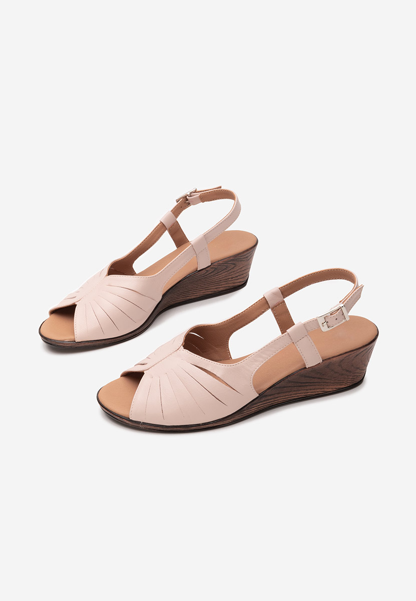 Różowe sandały na niskim koturnie Lovara