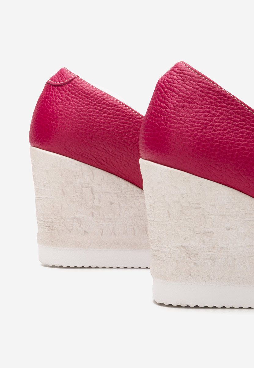 Fuksjowe czółenka na koturnie Kaira