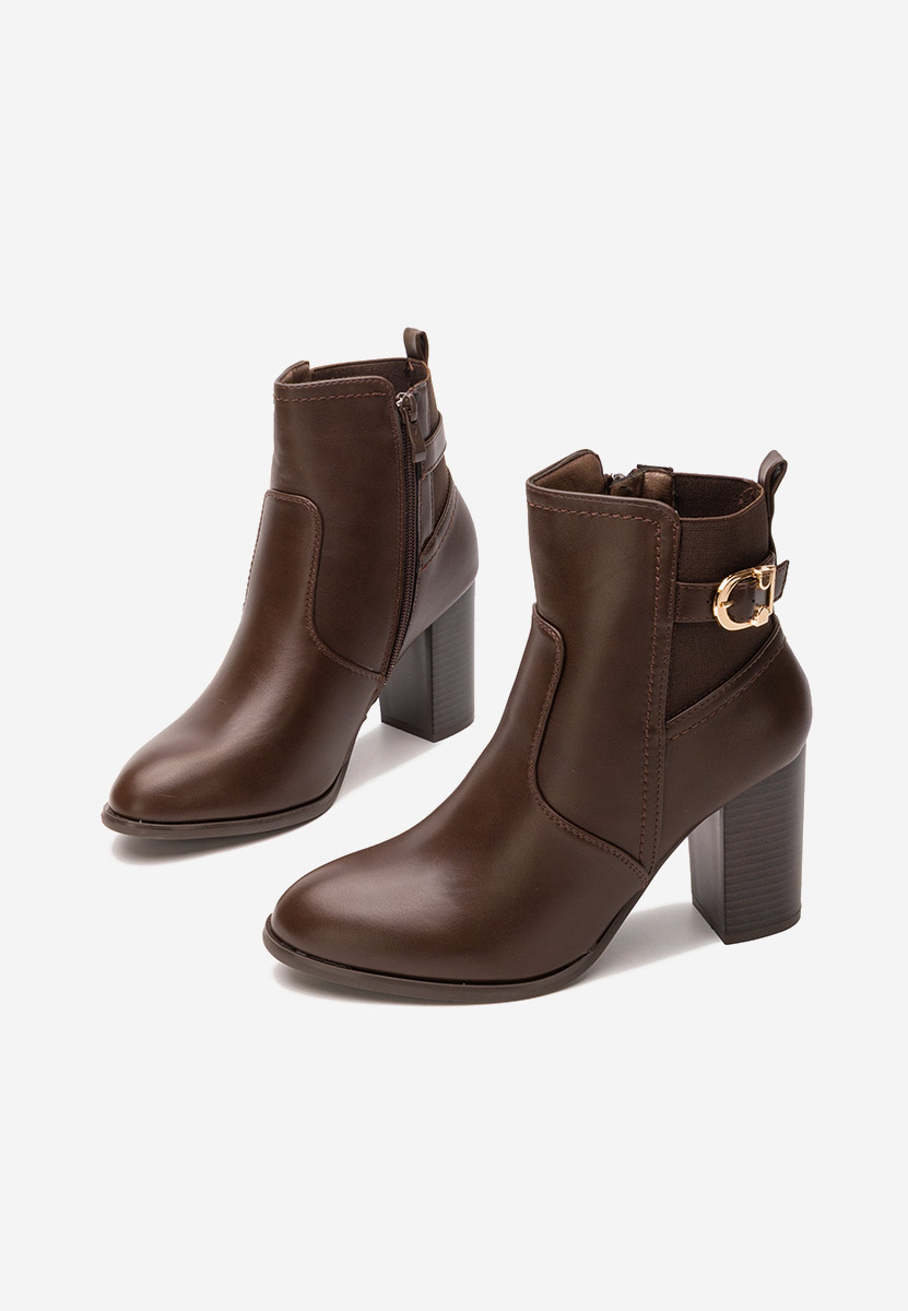 Brązowe botki na słupku Alaki