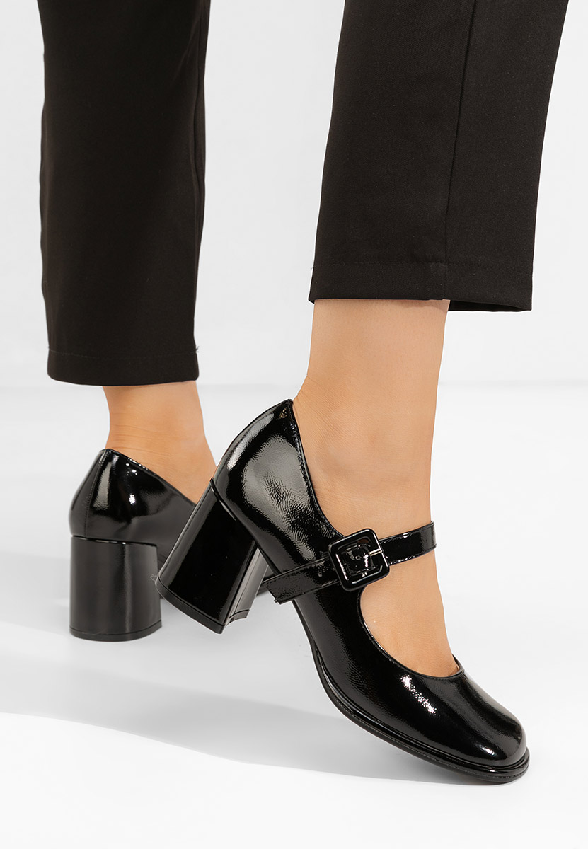 Czarne czółenka na słupku Terresa