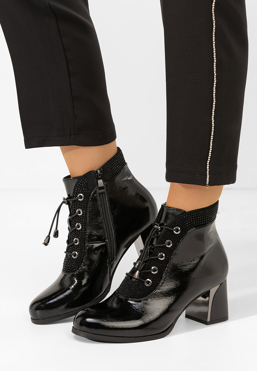 Czarne botki na słupku Larae