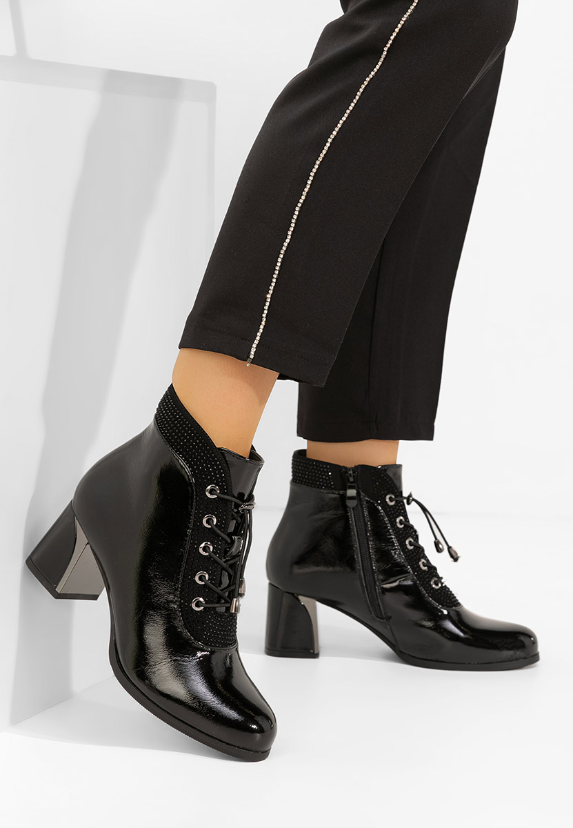 Czarne botki na słupku Larae