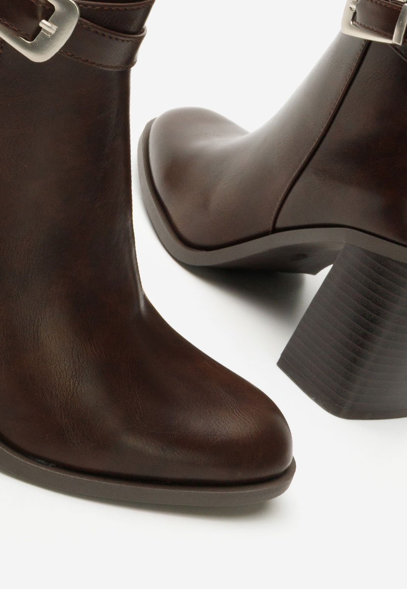 Brązowe botki na słupku Reica