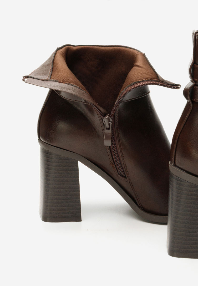 Brązowe botki na słupku Reica