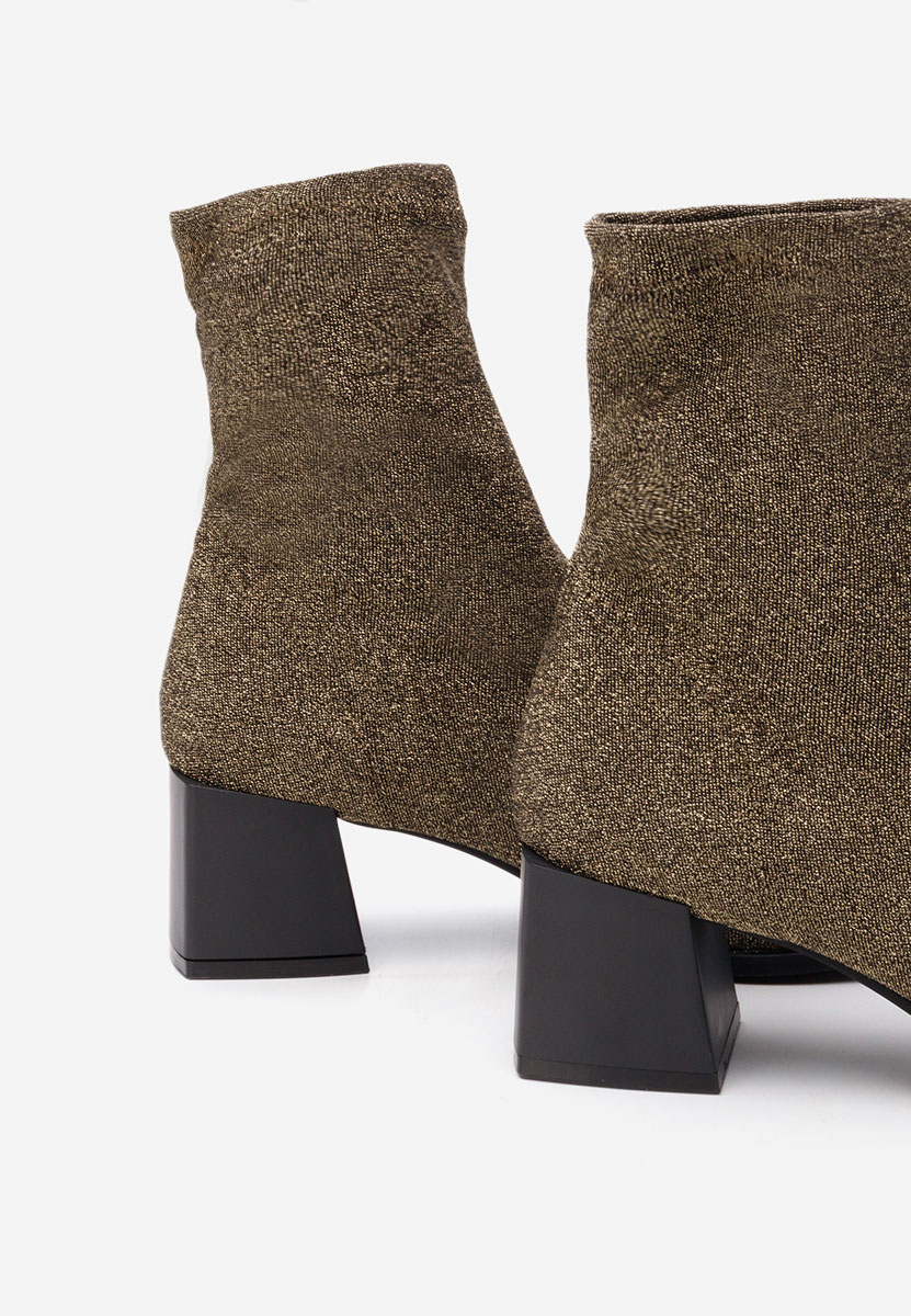 Złote botki na słupku Denonia V2