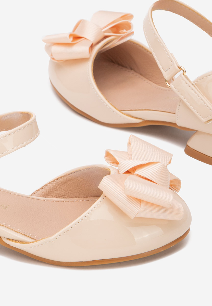 Beżowe półbuty dziewczęce Roshana