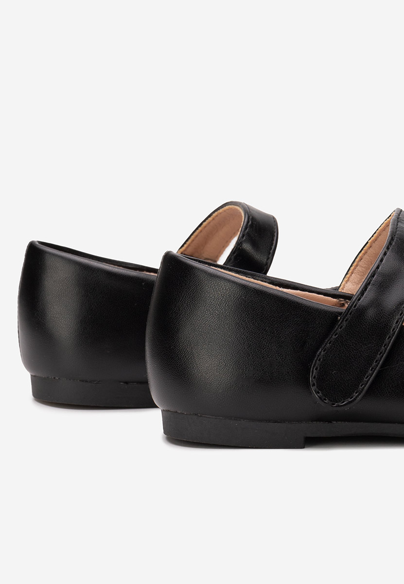 Czarne półbuty dziewczęce Carisea