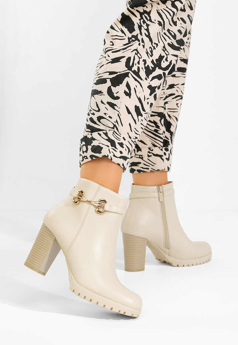 Beżowe botki na słupku Nesia