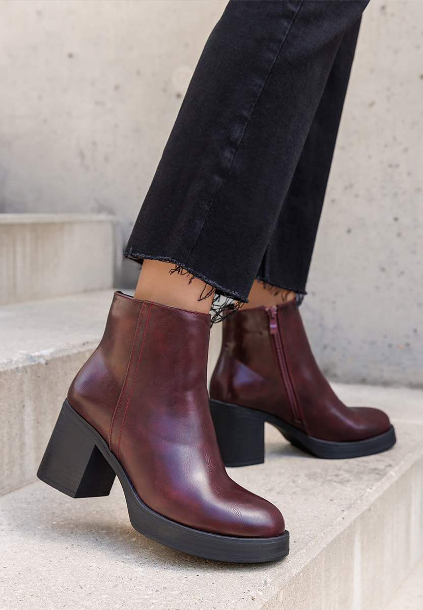  botki na słupku Denisia bordo