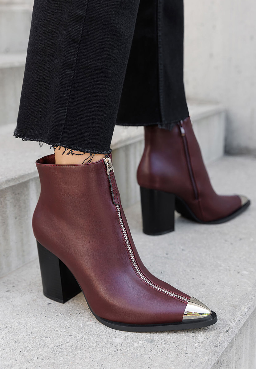 Bordowe botki na słupku Penia