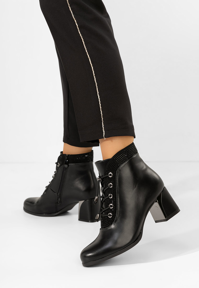 Czarne botki na słupku Larae V2