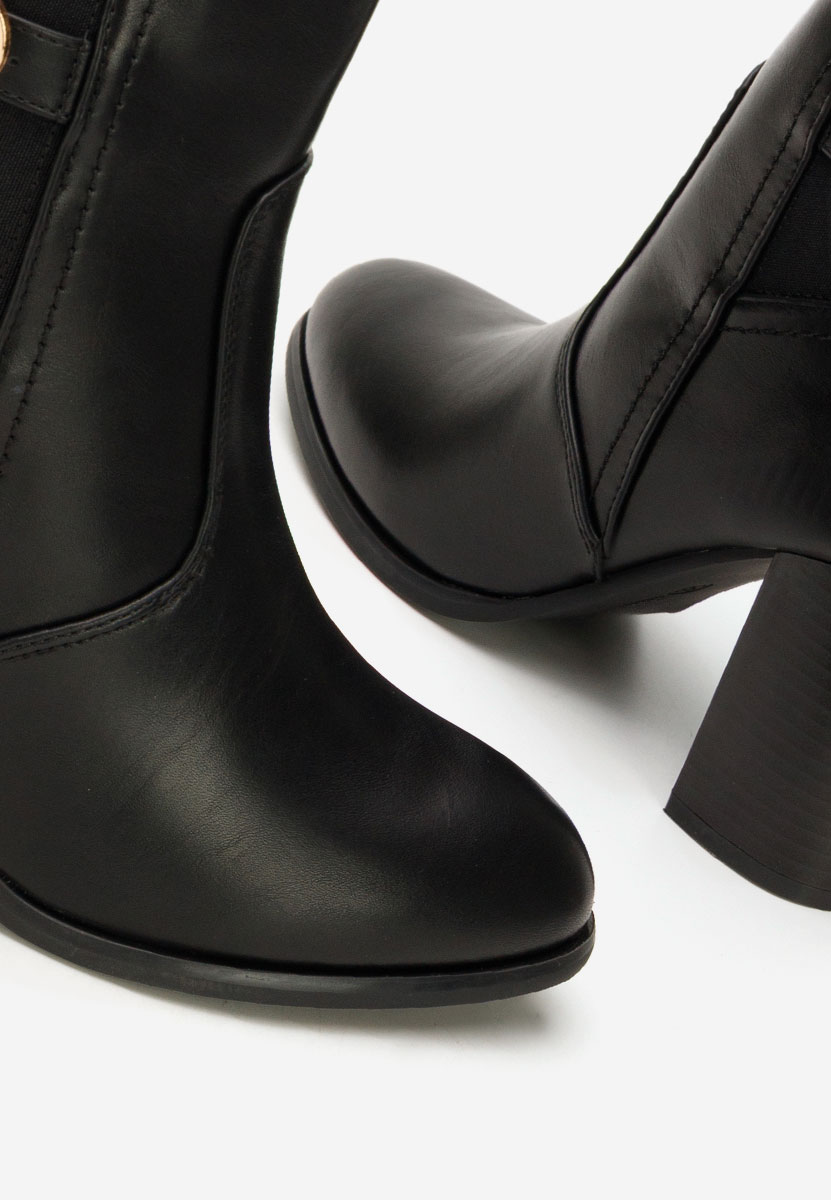 Czarne botki na słupku Alaki