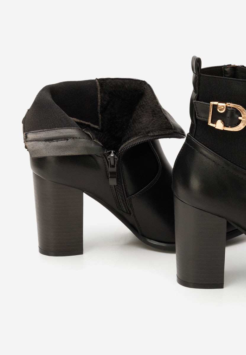 Czarne botki na słupku Alaki