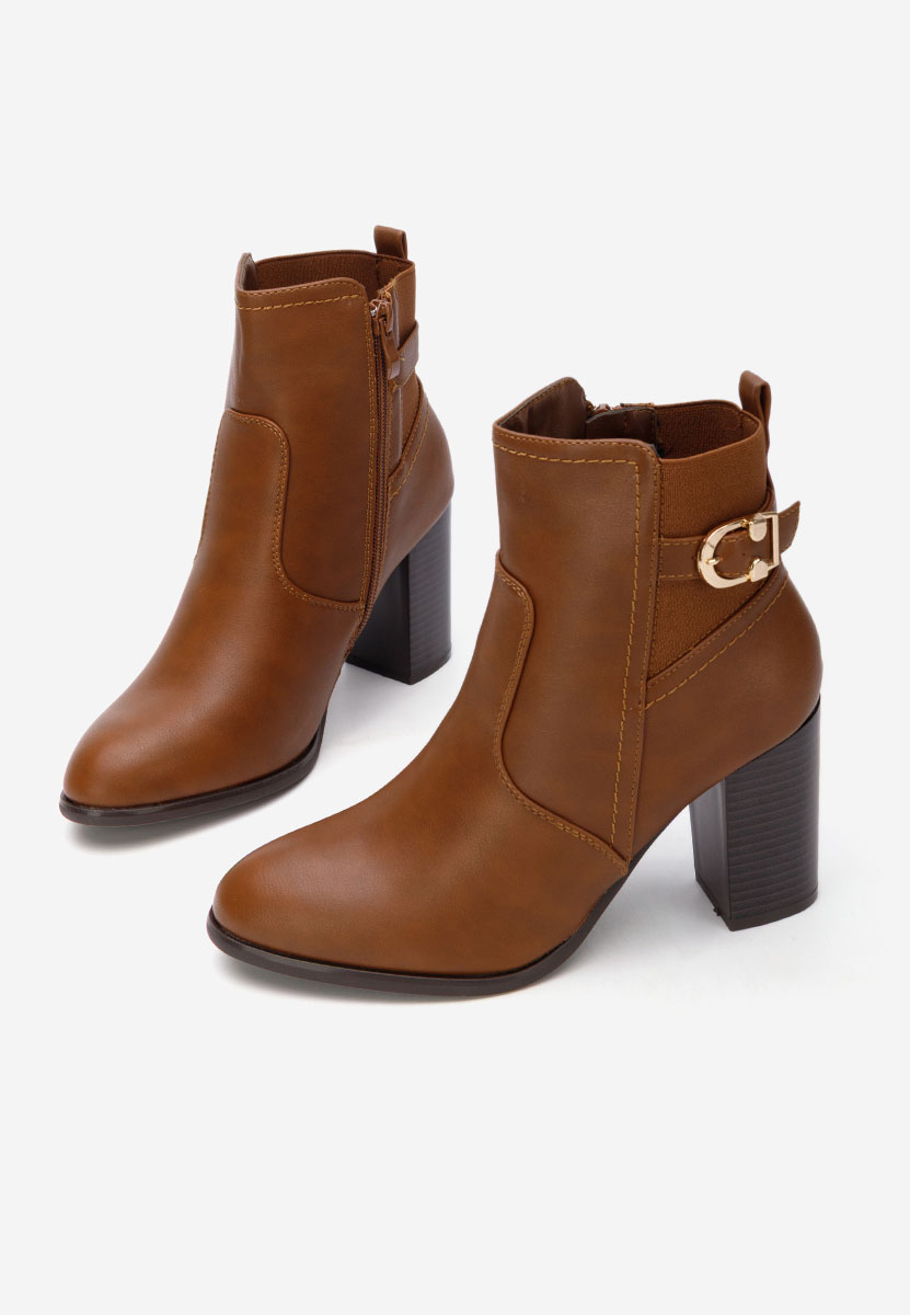 Camelowe botki na słupku Alaki