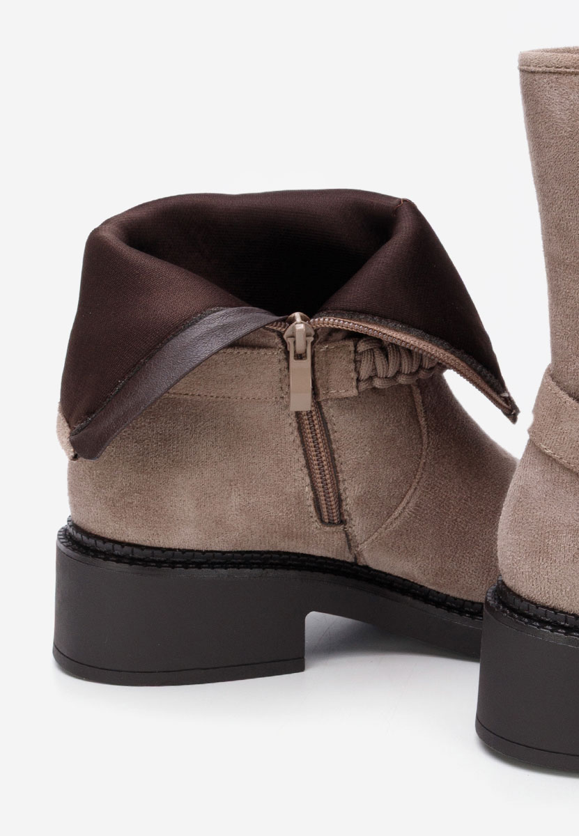 Szare botki płaskie Sikada