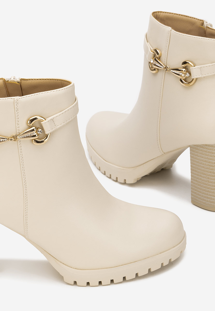 Beżowe botki na słupku Nesia