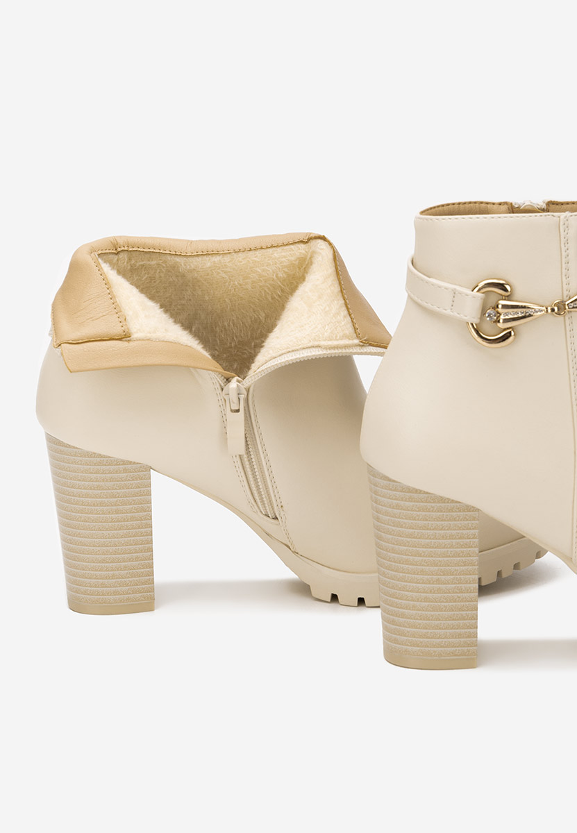 Beżowe botki na słupku Nesia