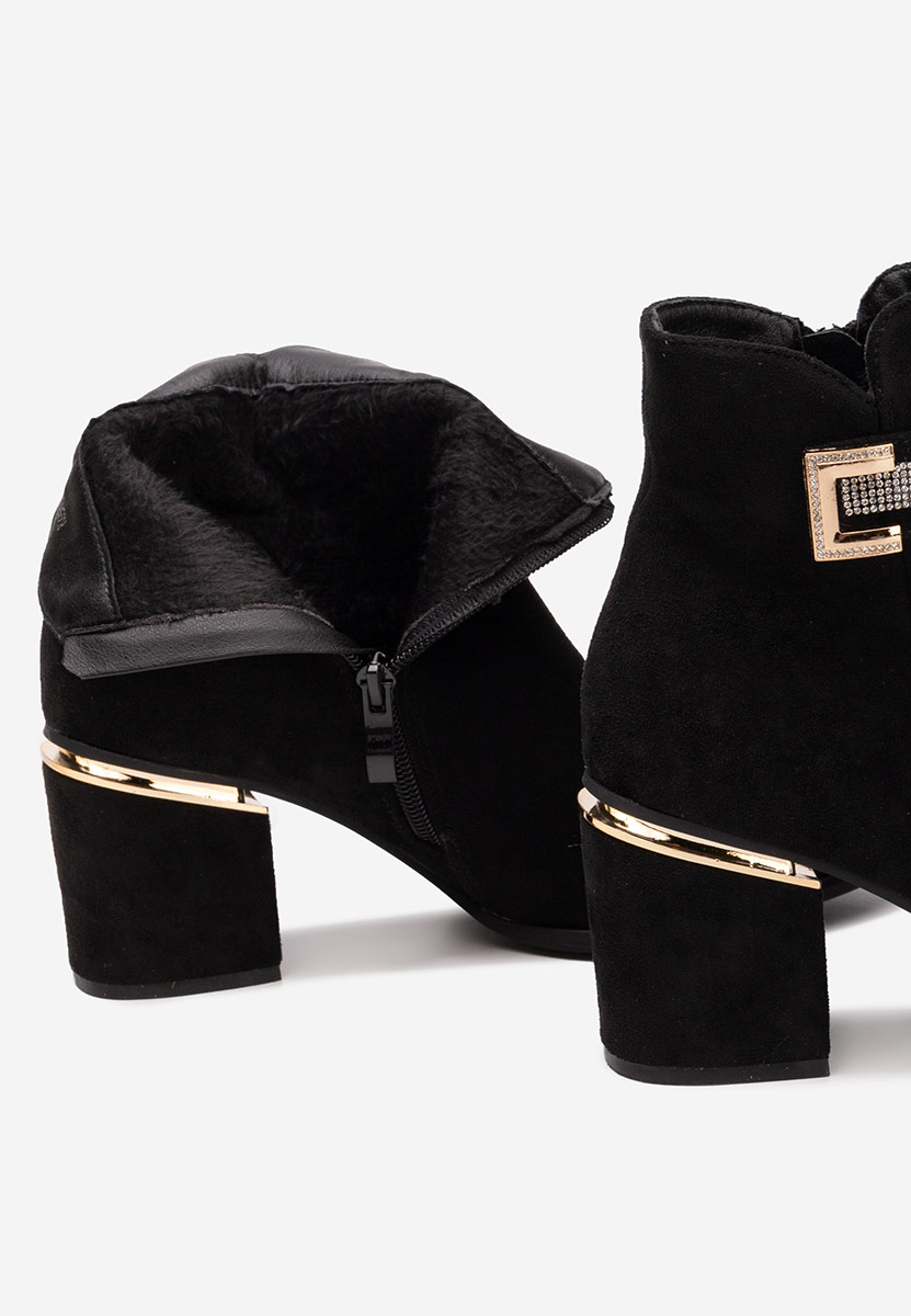 Czarne botki na obcasie Chameli