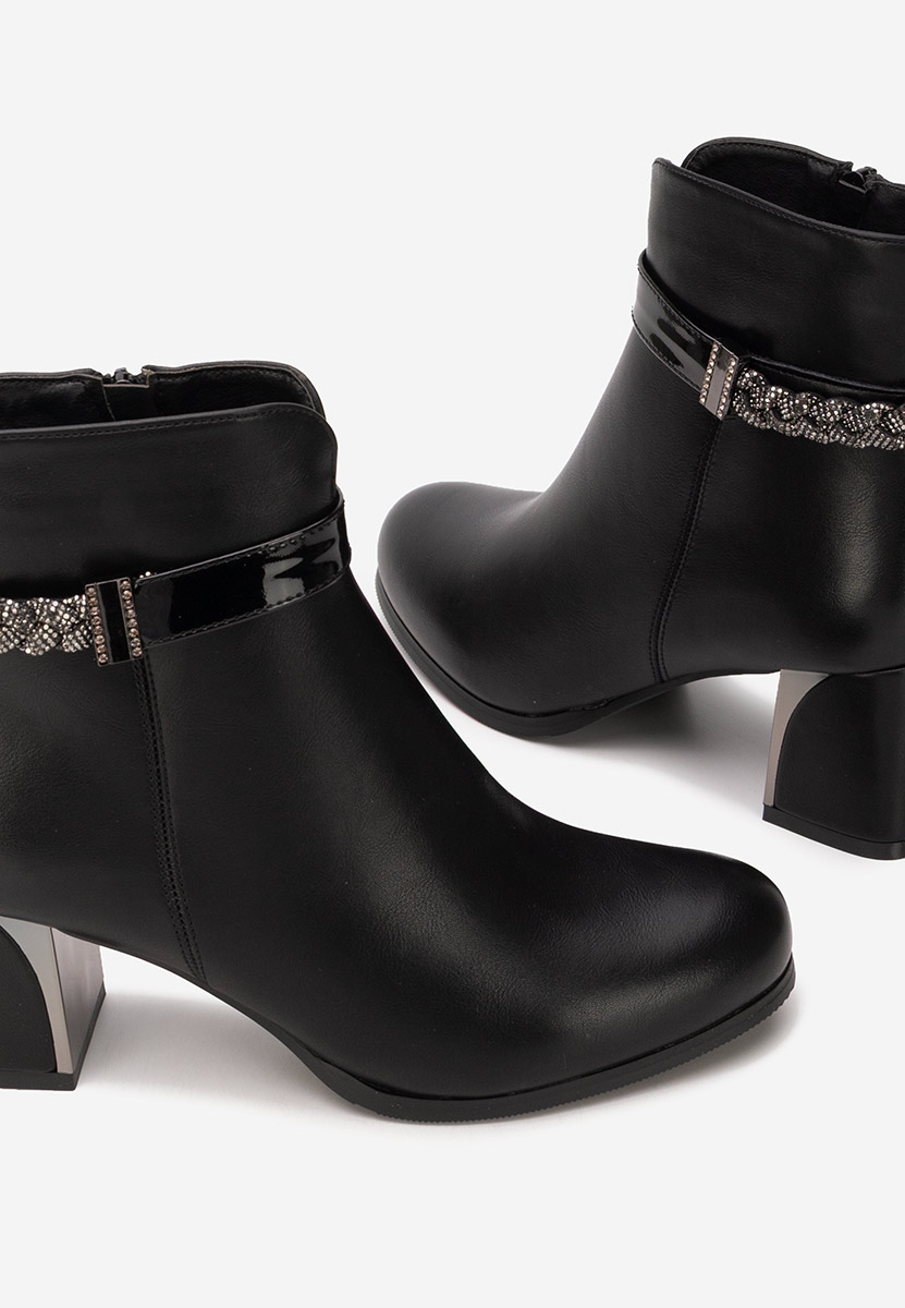 Czarne botki na słupku Delivora