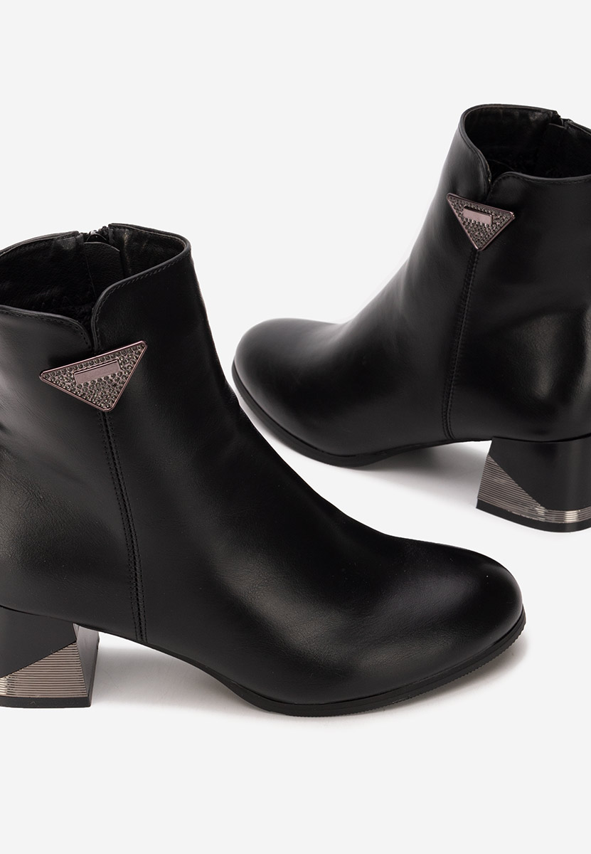 Czarne botki na słupku Velisara