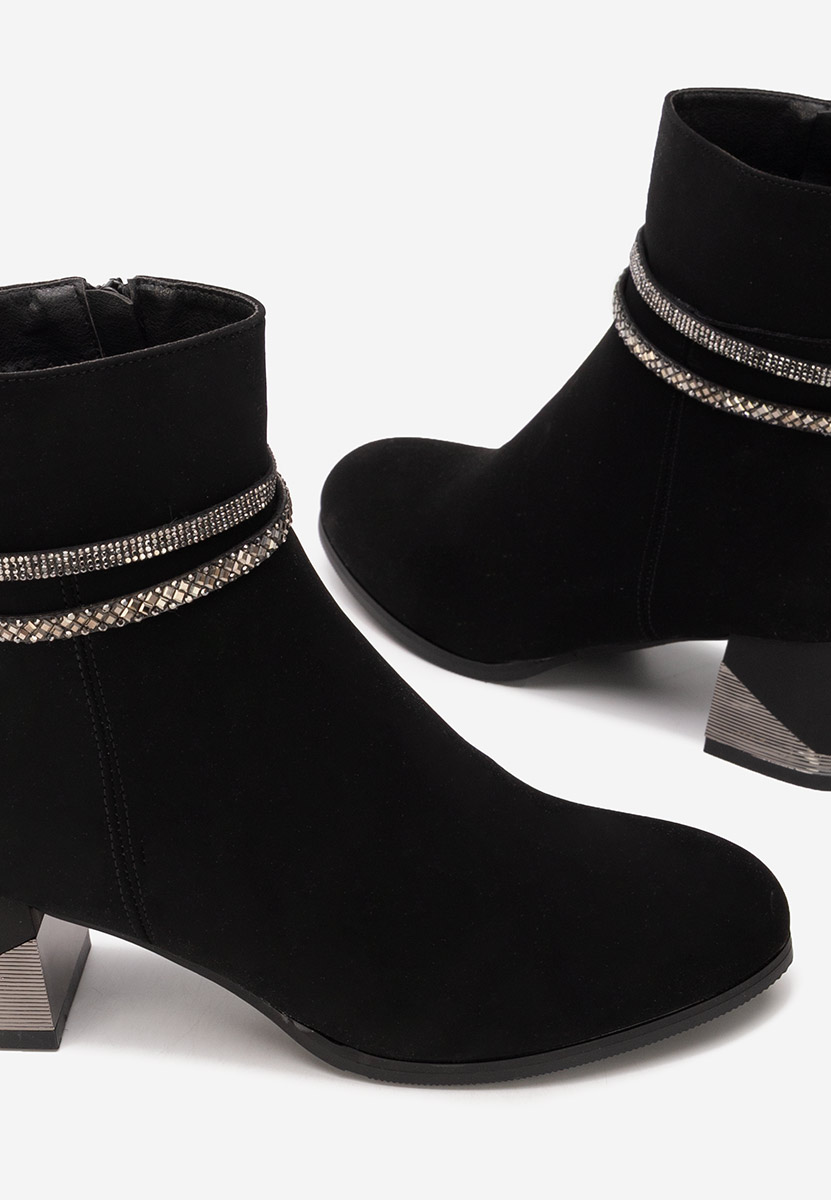 Czarne botki na słupku Floravia