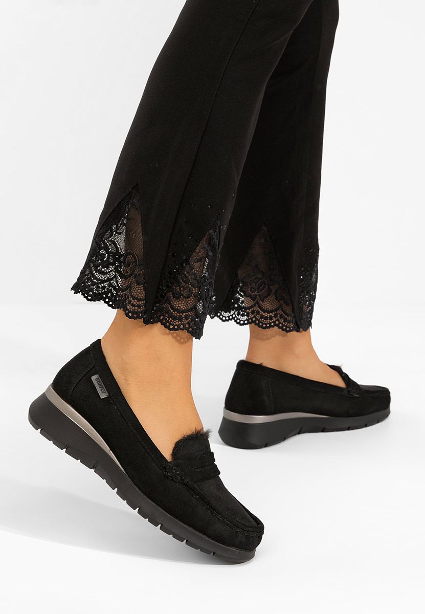Czarne mokasyny na koturnie Hazelia