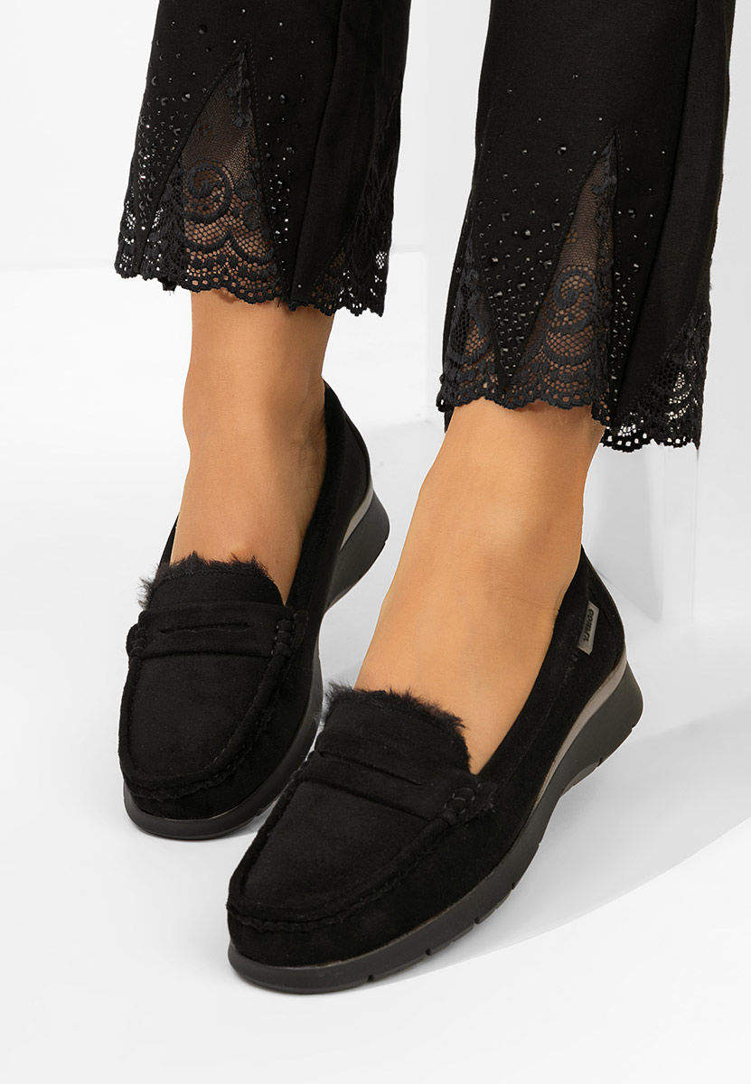 Czarne mokasyny na koturnie Hazelia