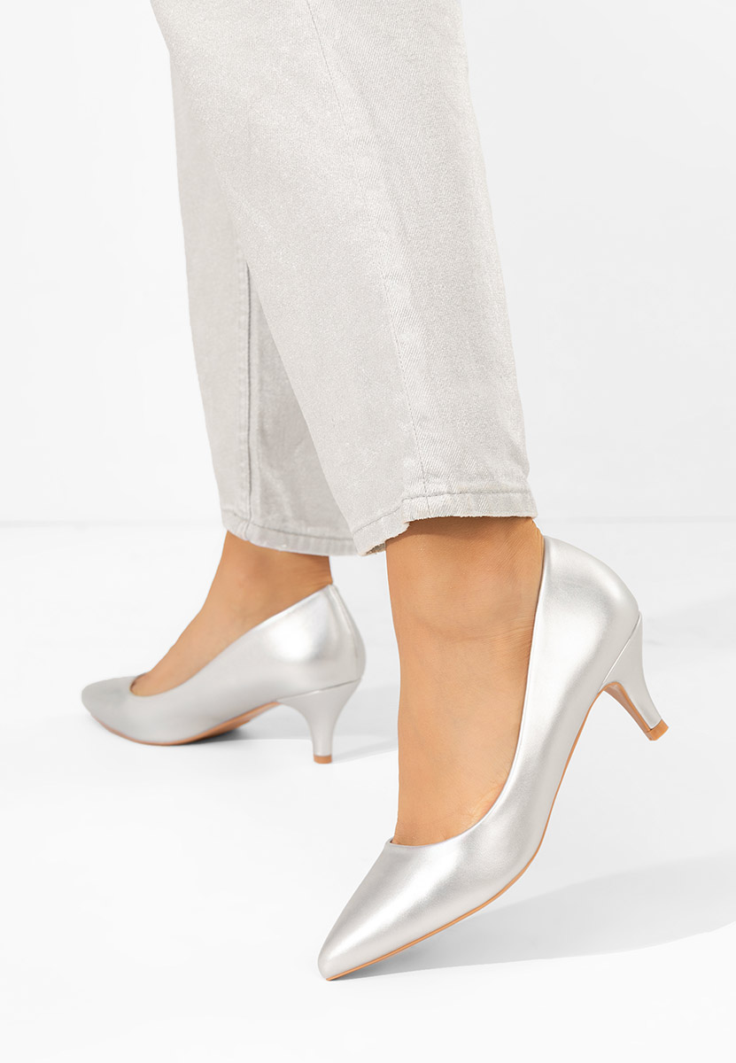 Srebrne czółenka na niskim obcasie Dianea