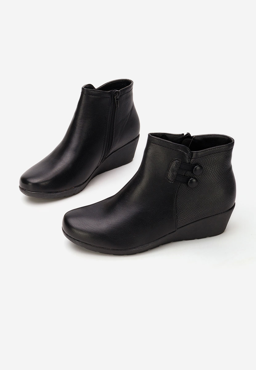 Czarne botki na koturnie Renvira Czarne botki na koturnie Renvira