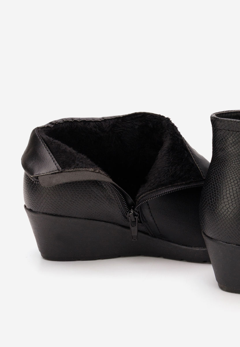 Czarne botki na koturnie Renvira Czarne botki na koturnie Renvira